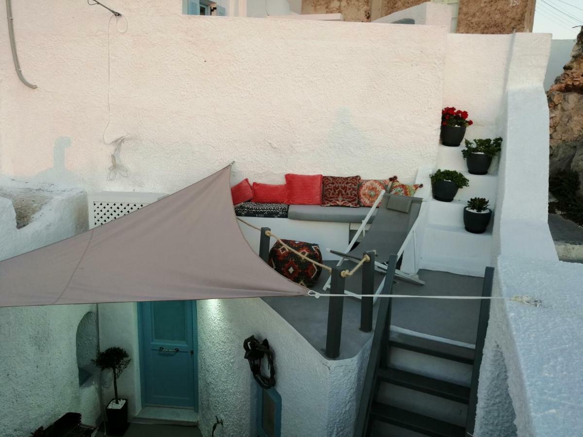 Вілла Santorinian Lava House Pyrgos Kallistis Екстер'єр фото