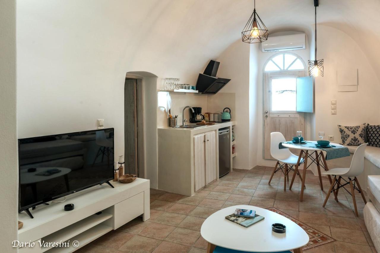 Вілла Santorinian Lava House Pyrgos Kallistis Екстер'єр фото