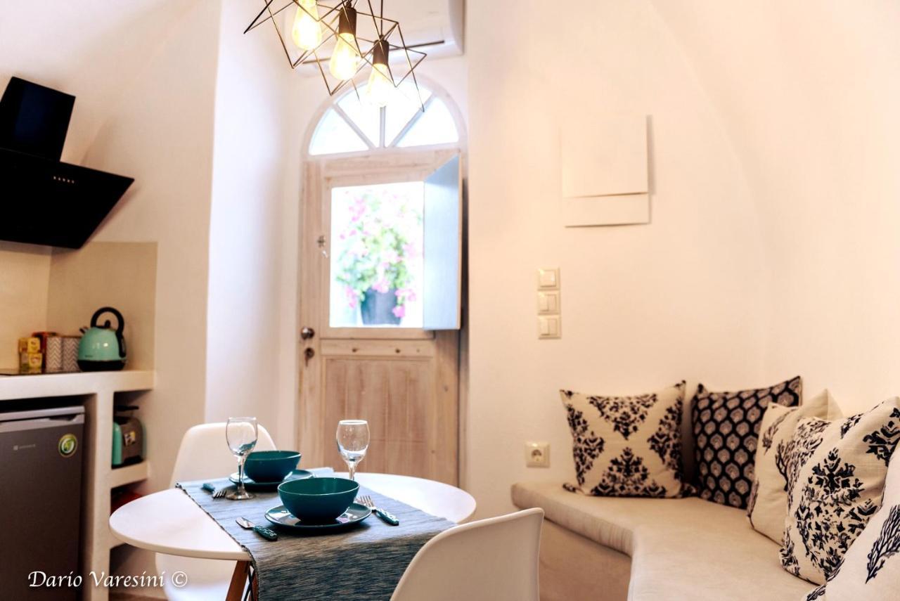 Вілла Santorinian Lava House Pyrgos Kallistis Екстер'єр фото