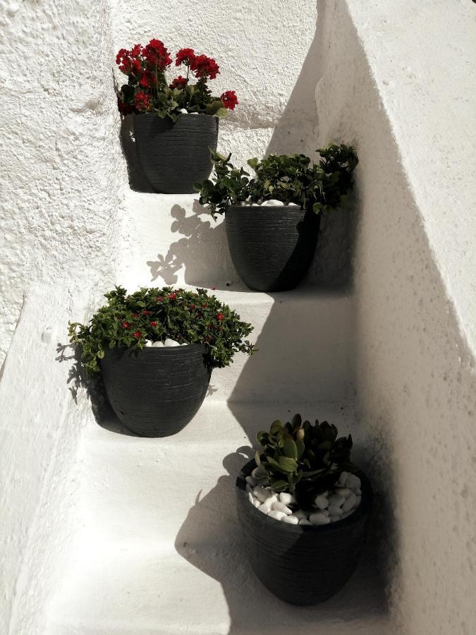 Вілла Santorinian Lava House Pyrgos Kallistis Екстер'єр фото