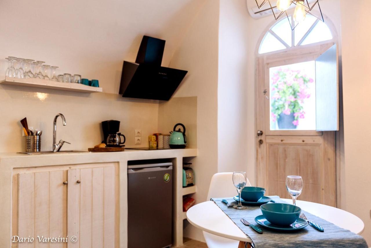 Вілла Santorinian Lava House Pyrgos Kallistis Екстер'єр фото